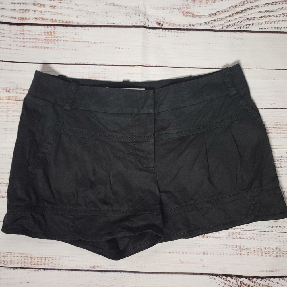 TRINA TURK Size 6 black shorts